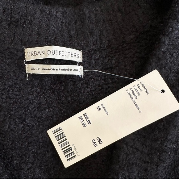 NWT Urban Outfitters Fuzzy Black V-Neck Sweater XS - Picture 3 of 3